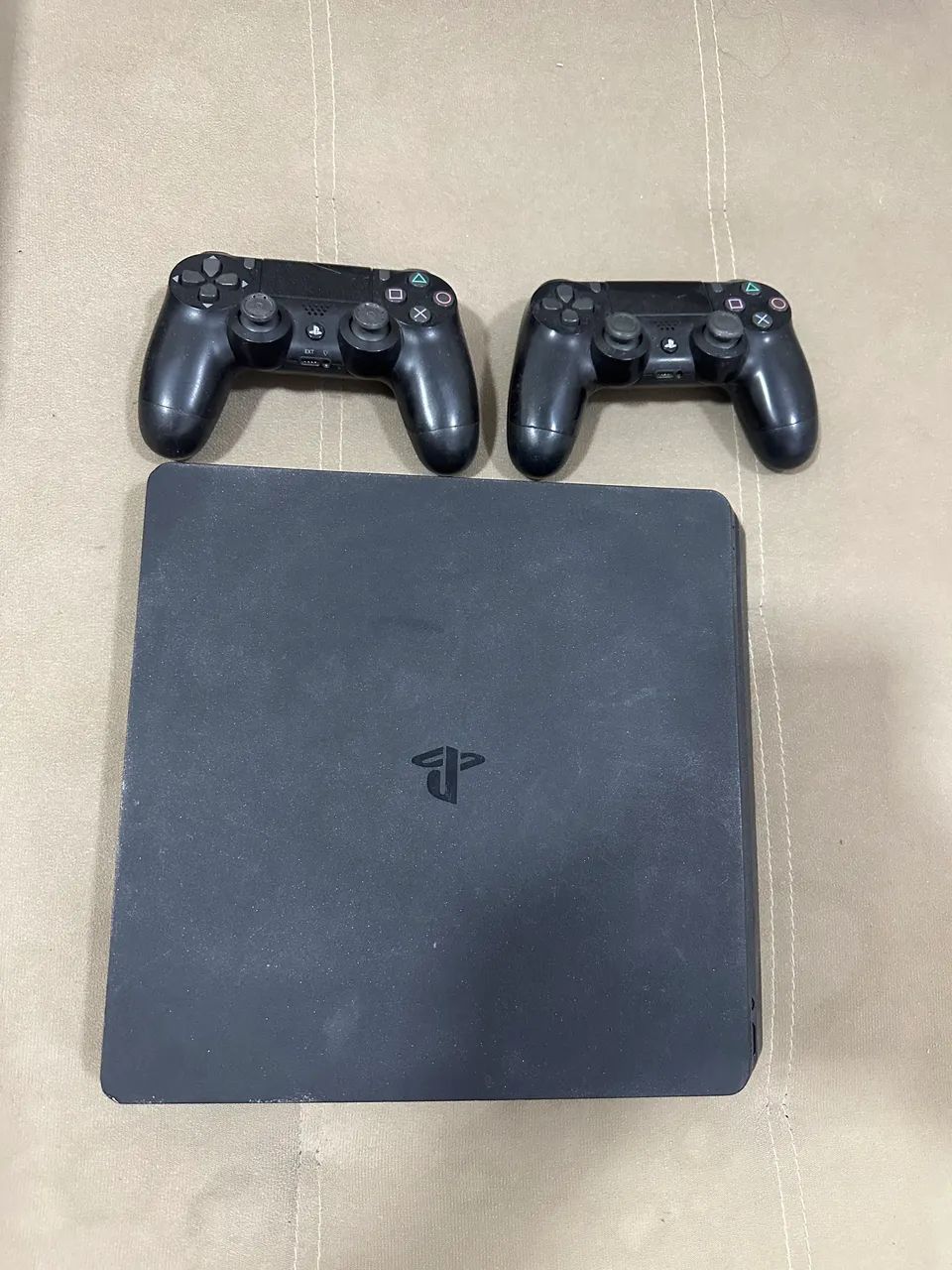 PS4 Slim 500gb + 2 Controles 
