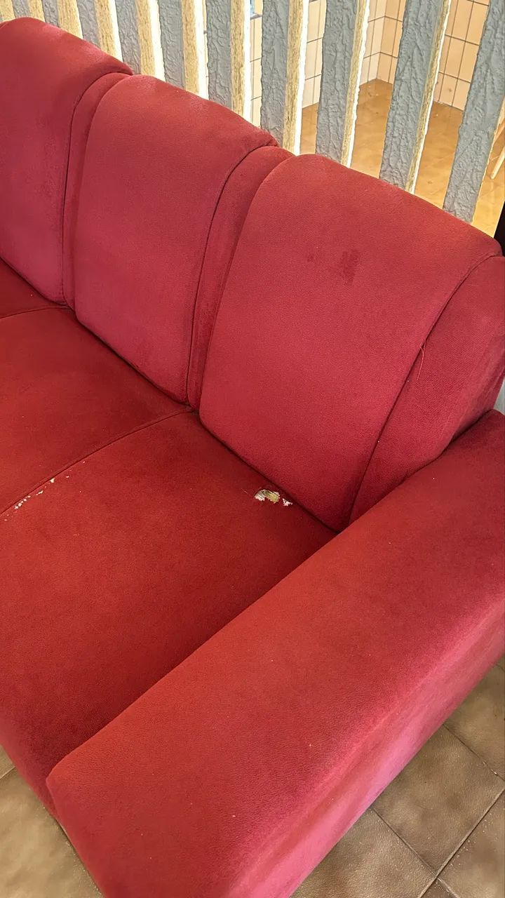 Vendo lindo sofá vermelho - Foto 2