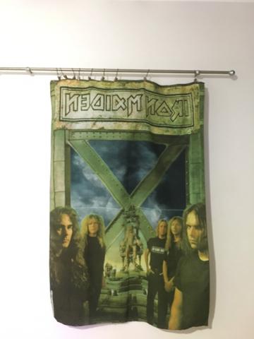 Banner de tecido do Iron Maden vem com a haste devimos e pregadores
