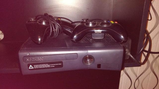 Xbox 360 4GB + 4 Jogos Originais - Foto 2