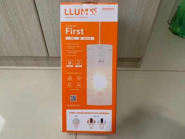 Luminária de vidro com acabamento fosco