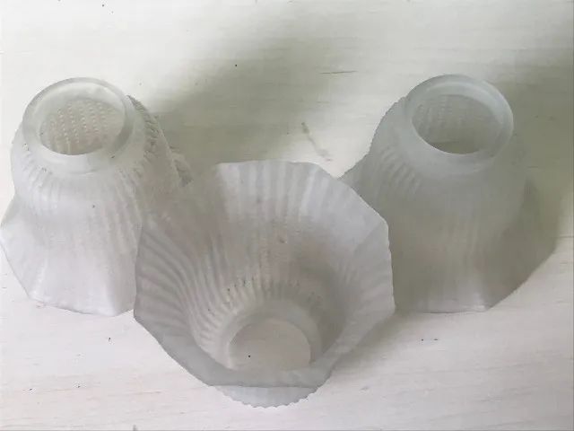 Kit 3 Cupulas Tulipas Antigas Vidro Perolado P Lustre Abajur - Foto 2