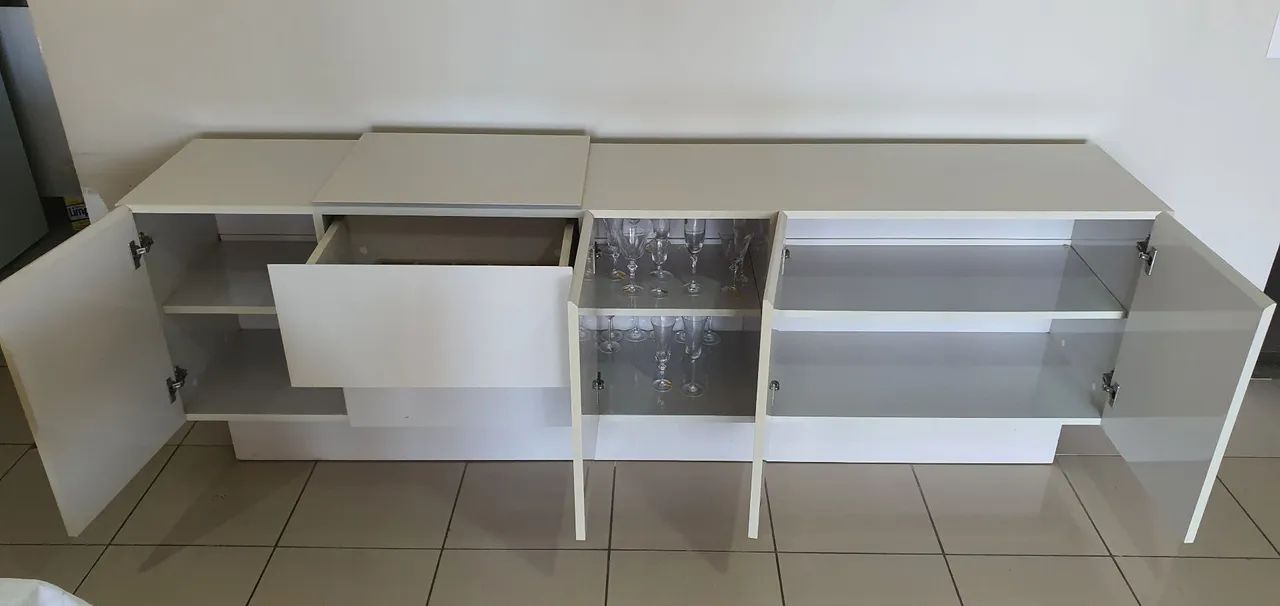 Vendo Buffet 6 portas em laka na cor berge 2,40 X 0,47 - Foto 4