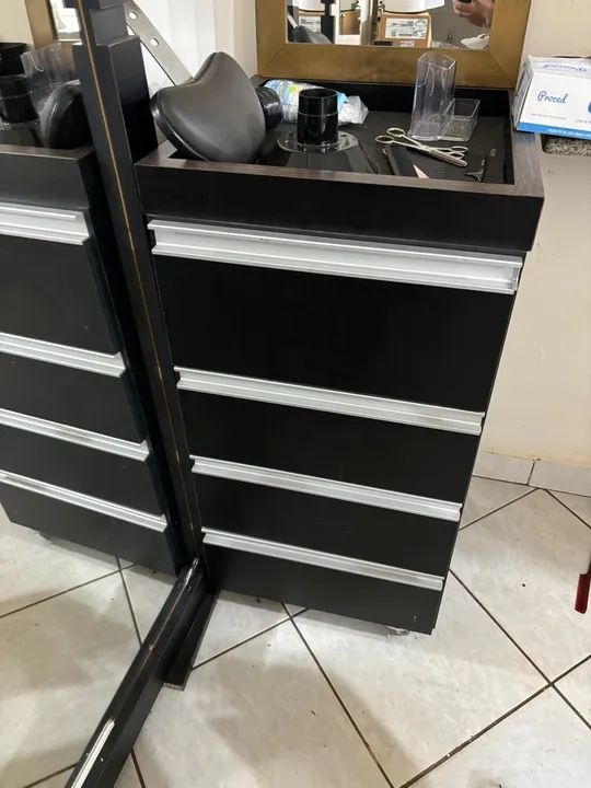 Armário Preto com 2 Portas e 2 Prateleiras - Foto 4