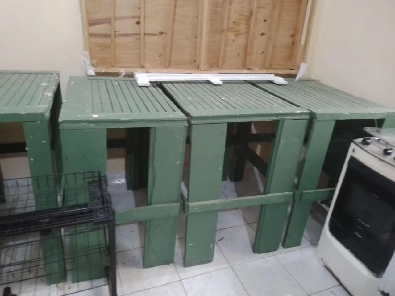 Mesa de madeira, 100$ casa.