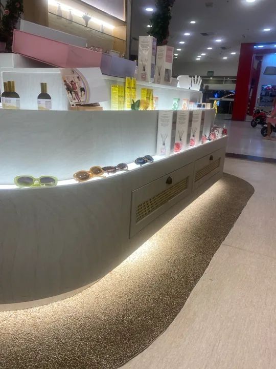 Balcão de loja com design moderno - Foto 6