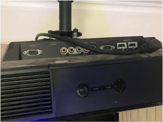 Projetor Sony Bravia FULL.HD / Lâmpada ?15% de uso / com Tela Retrátil incluso / Trocas - Foto 2