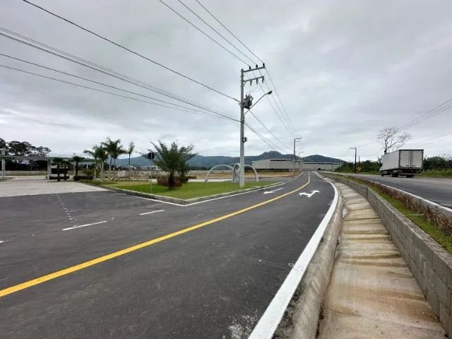 Lote Comercial Industrial 900 m2 Condominio Fechado Fácil acesso em Biguaçu SC - Business - Foto 4