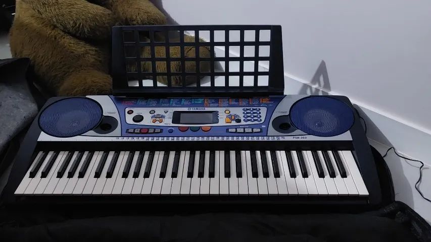Teclado Yamaha PSR 260 - Foto 2