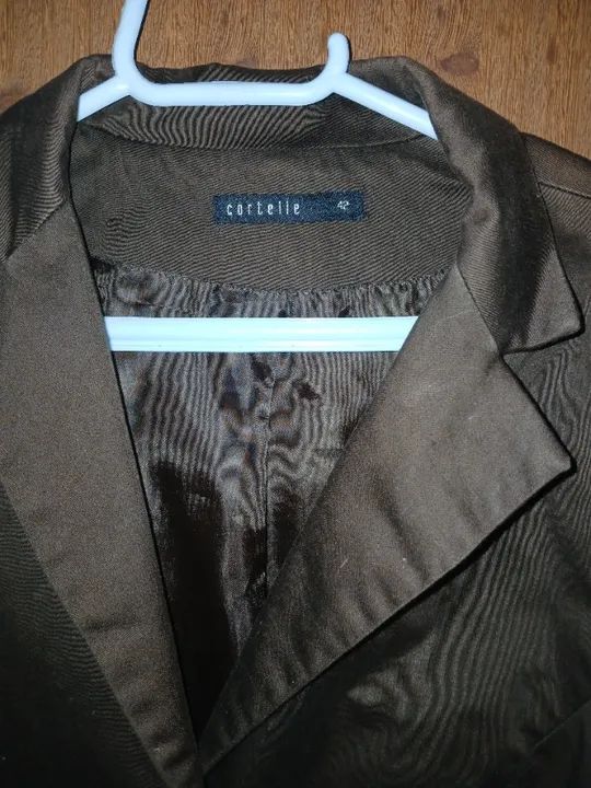 Blazer Marron com ombreiras. - Foto 2