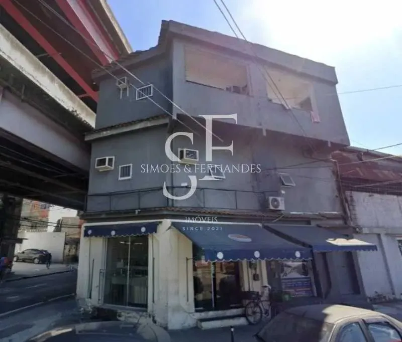 São Cristóvão - Rua Bela - Galpão de 3 andares - com lojas, Kitnets e apartamentos.