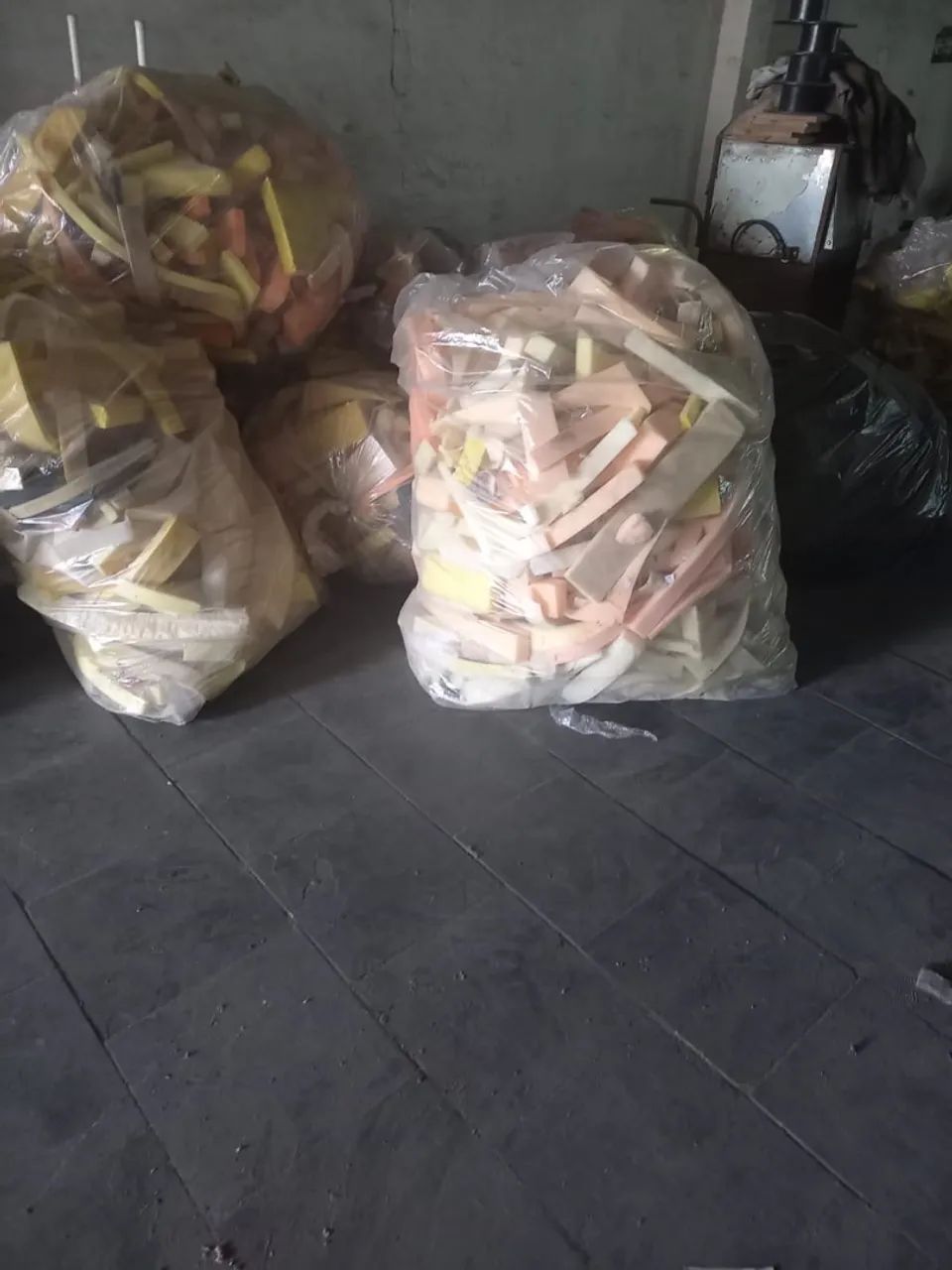 Retalhos de Espuma para Flocos Kg