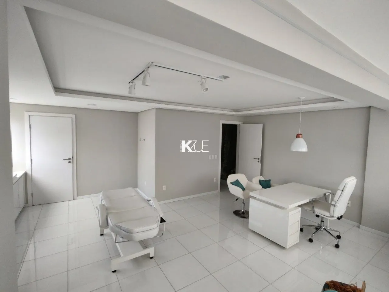 Sala comercial à venda mobiliada em Coqueiros Florianópolis !!