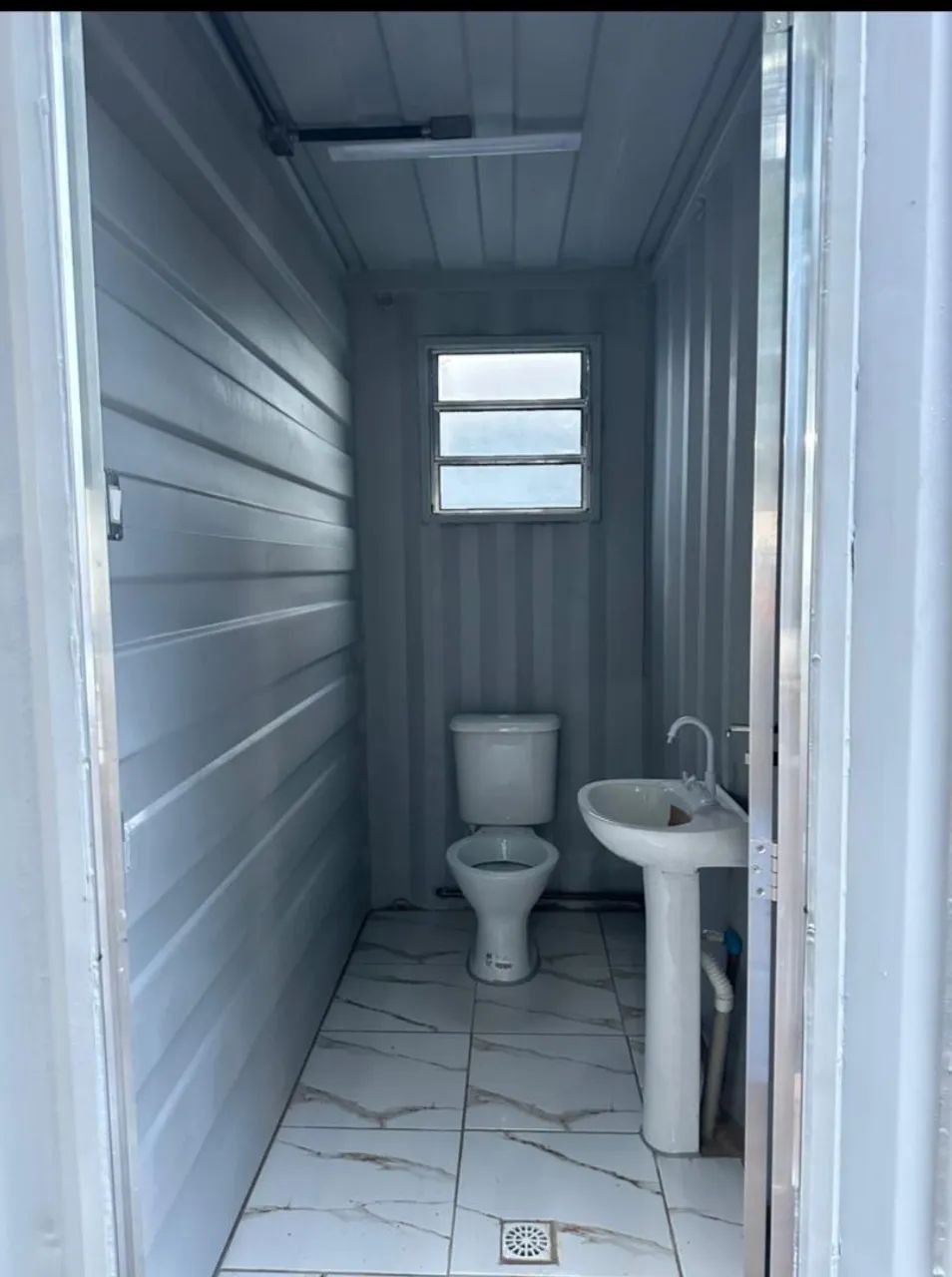 Container  escritório c/ banheiro simples - Foto 5