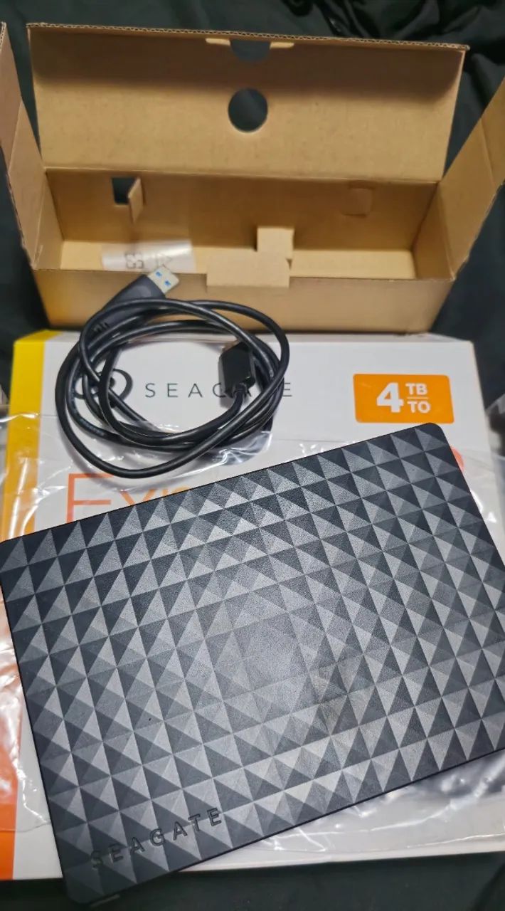 HD Externo Seagate 4TB de mesa com fonte. R$500,00 cada um