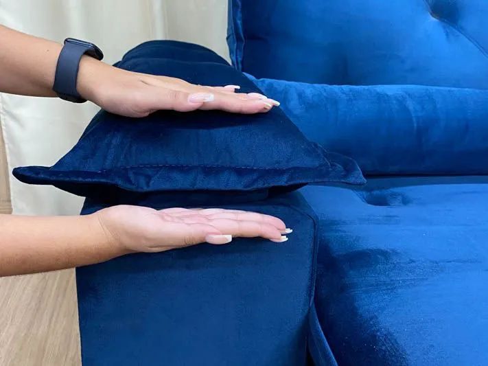 Sofá Retrátil 3 Lugares 270cm Veludo Azul Acari - Foto 3