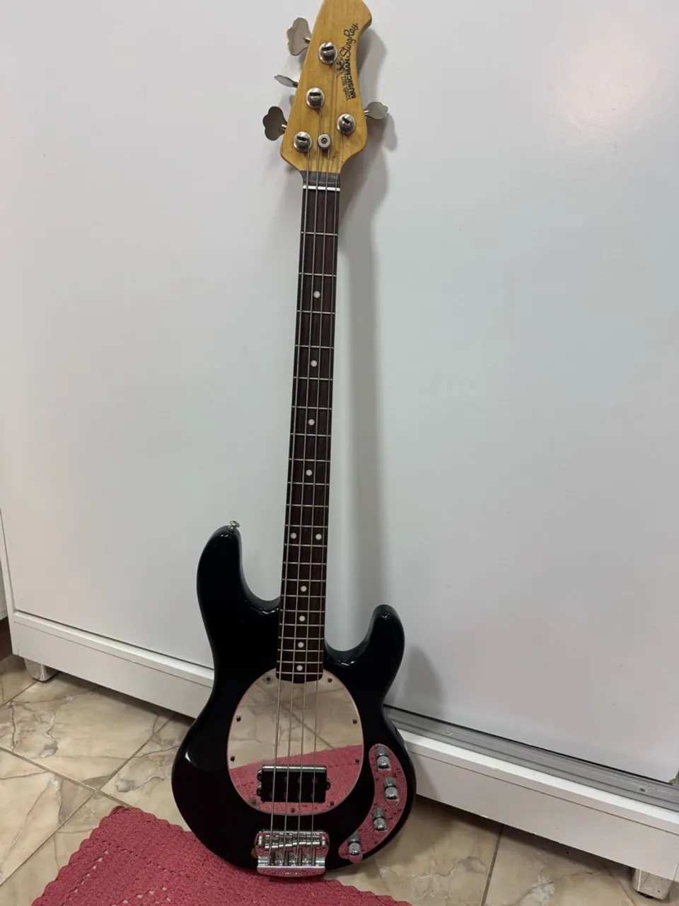 Baixo Music Man Stingray