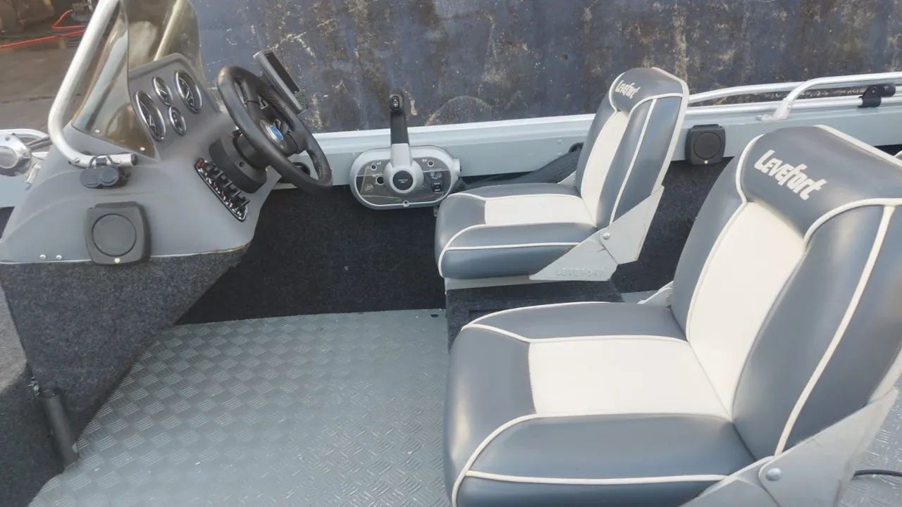 Vendo lancha levefort clx 5,5m muito conservada - Foto 2