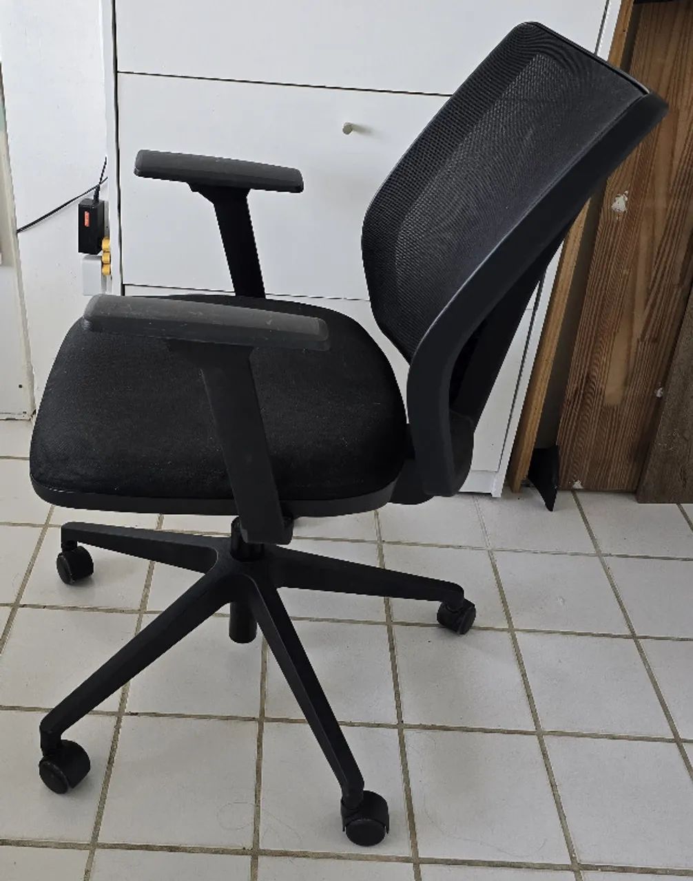 Cadeira giratória para auditório C tela preta assento S revestimento C braço - Foto 2