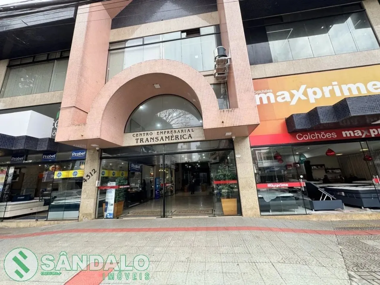 Sala Comercial para alugar por R$ 1200.00, 56.69 m2 - ZONA 01 - MARINGA/PR