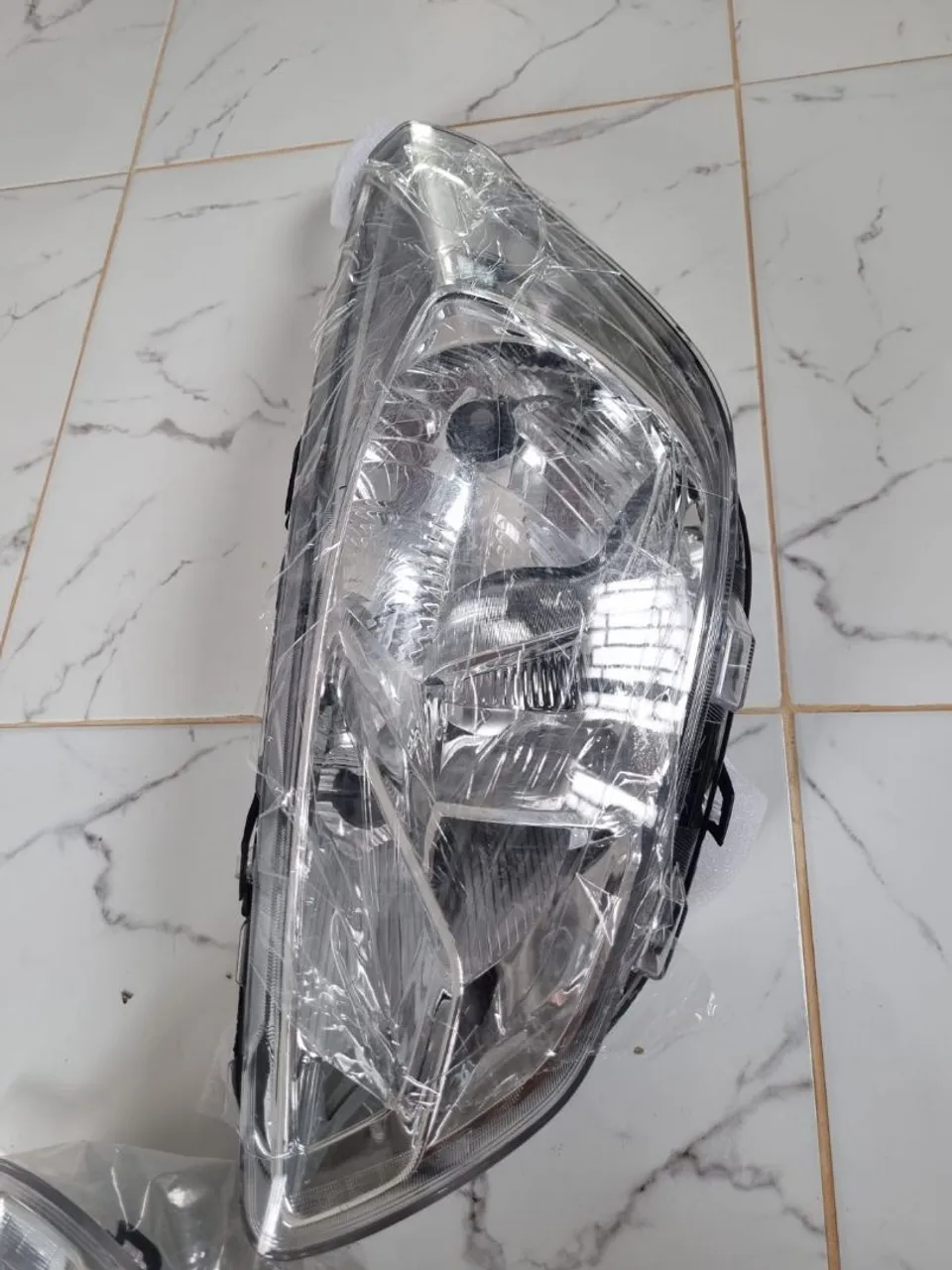 FAROL FORD KA SEDAN 2019 . NOVO