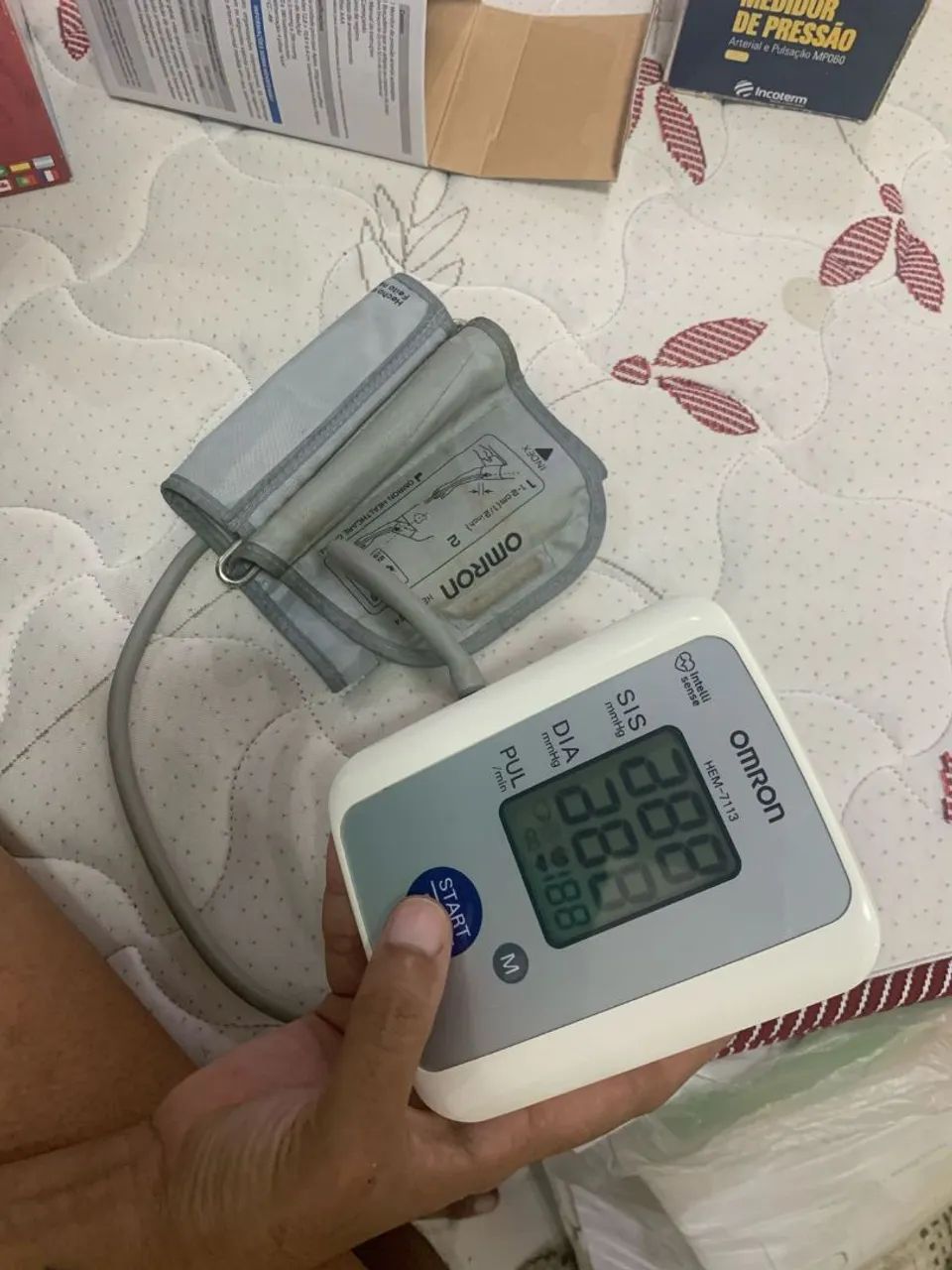 Aparelho de pressão Omron HEM-7113