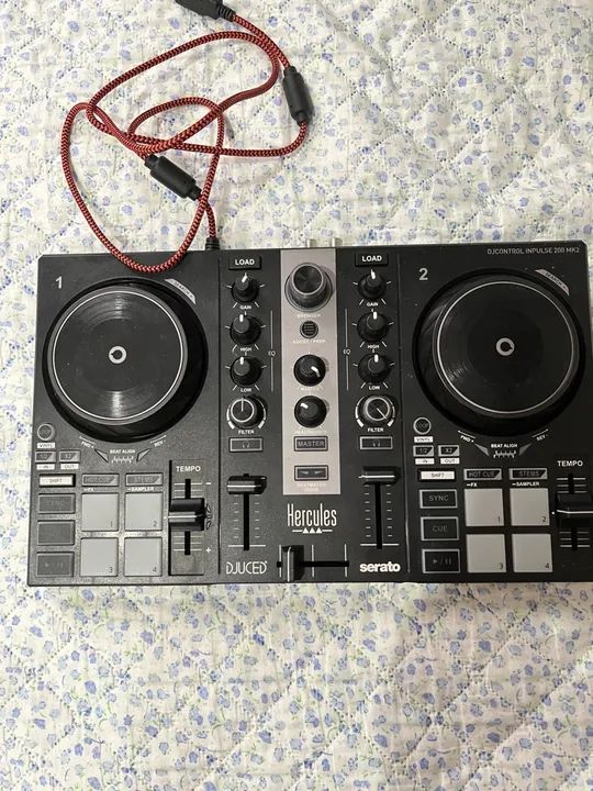 Controladora DJ Hercules DJControl Impulse 200 MK2