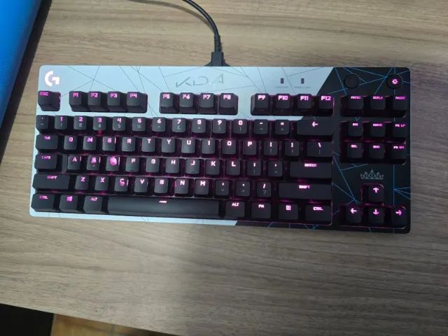 Teclado Gamer Mecânico Logitech G PRO K/DA League of Legends - Foto 4
