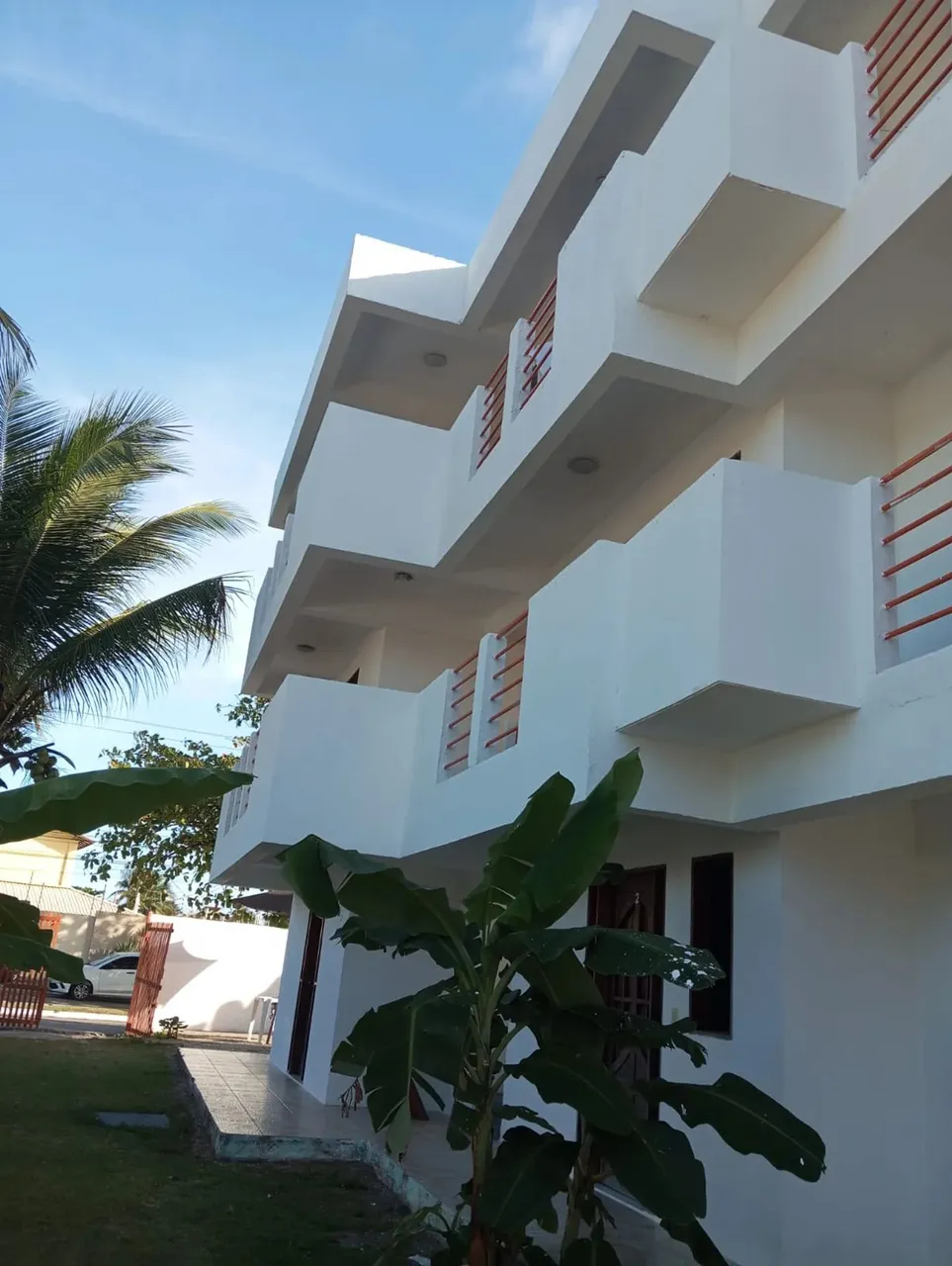 Imperdível! Vendo PRÉDIO com 9 apartamentos a 90 metros da praia!