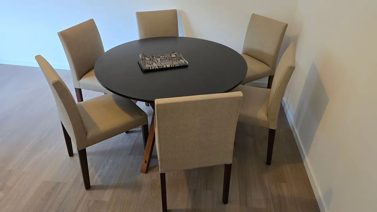 Mesame de Jantar redonda 6 lugares, madeira maciça 64374836935810122