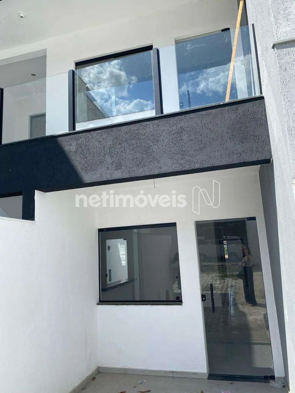 Casa Geminada com Quintal Gramado