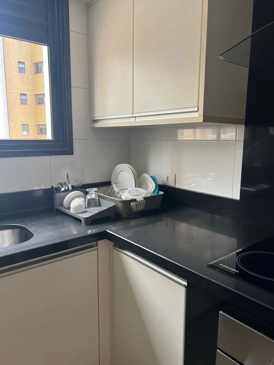 Tampos de cozinha completo, rodapia e frontão em mármore preto absoluto. - Foto 2