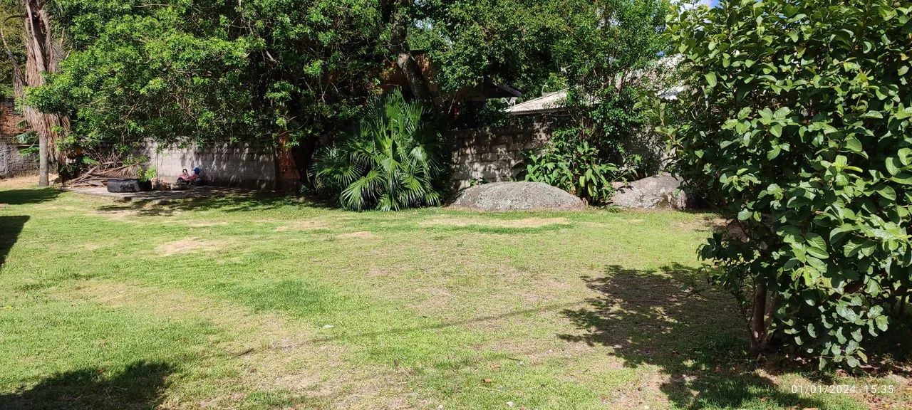   Enseada de Brito poucos passos da praia - Foto 5