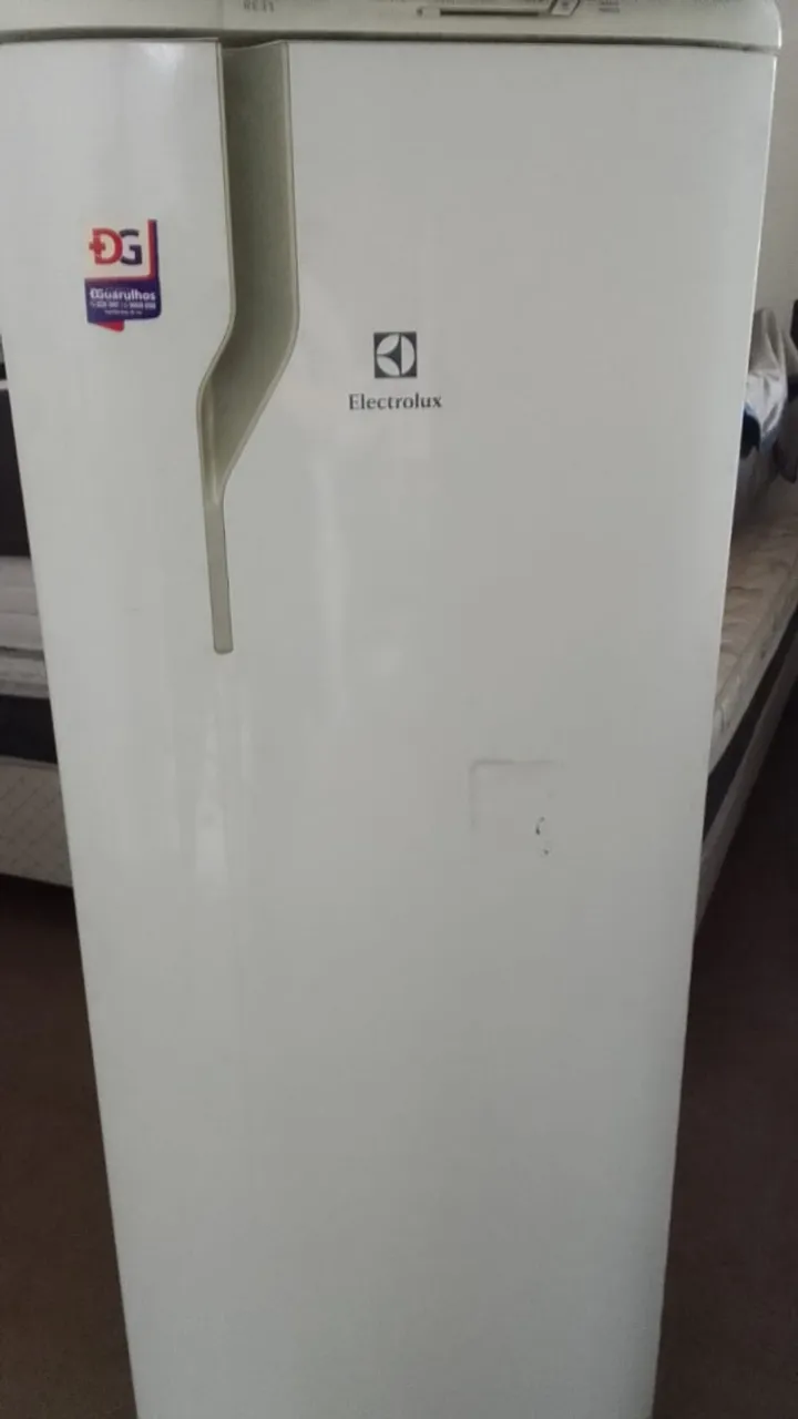 GELADEIRA ELECTROLUX 240 L