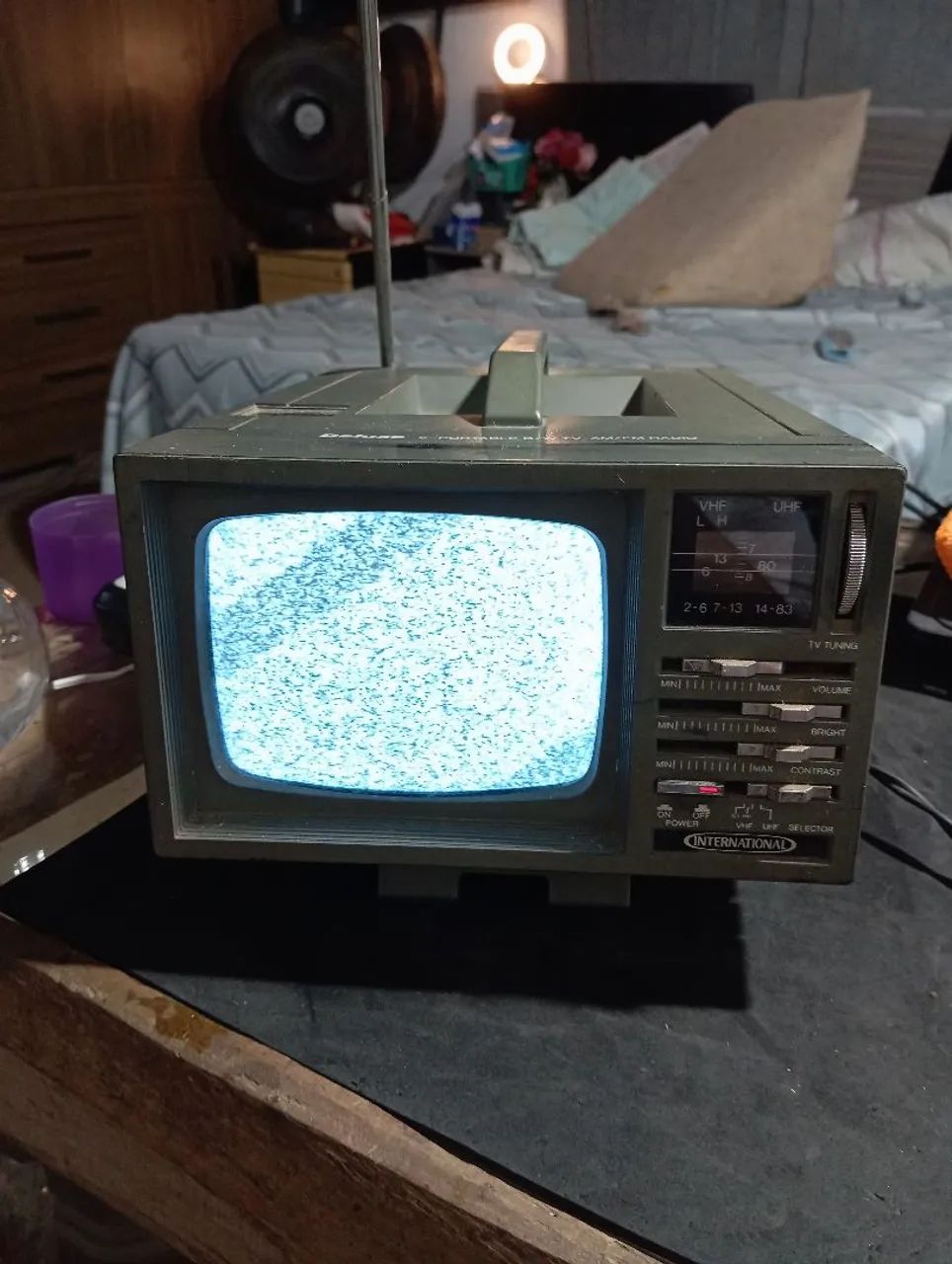TV Portátil Deluxe  5 polegadas - Foto 2