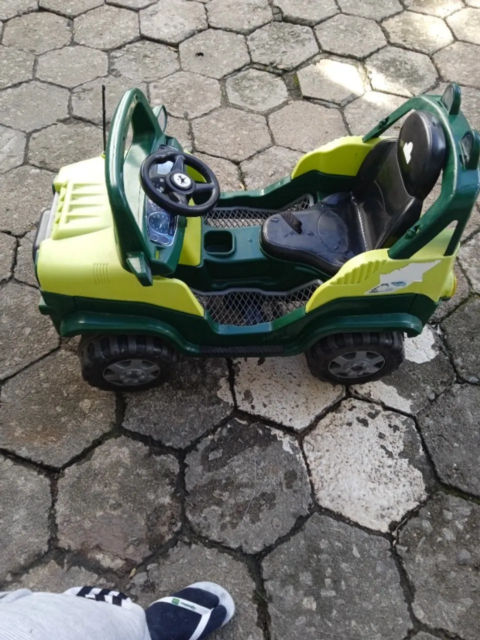 Veículo infantil jeep 