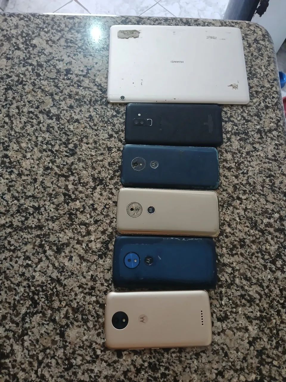 5 Celulares Motorola e um tablet para peças - Foto 3