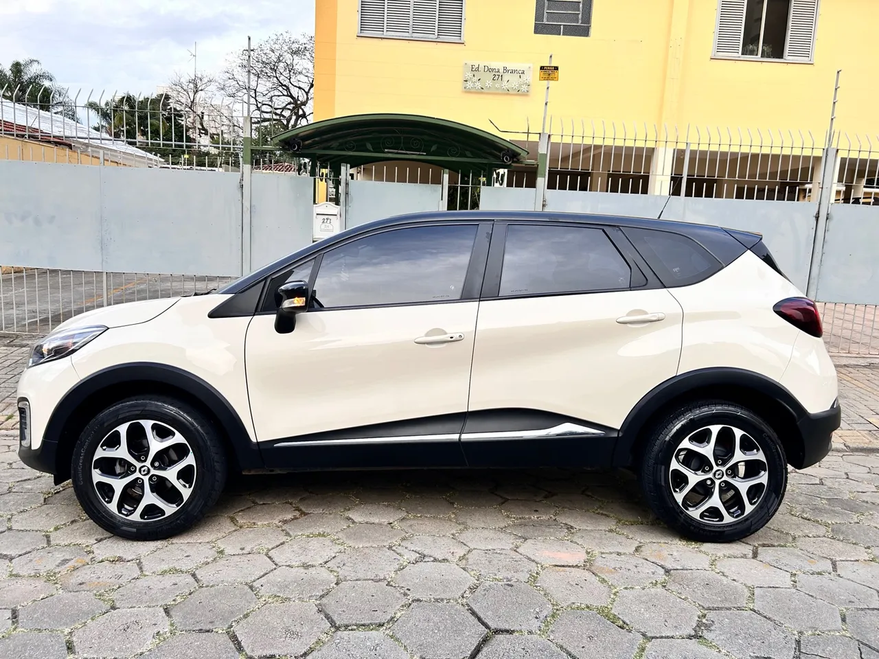 Renault Captur intense modelo 2019 1.6 Cambio CVT