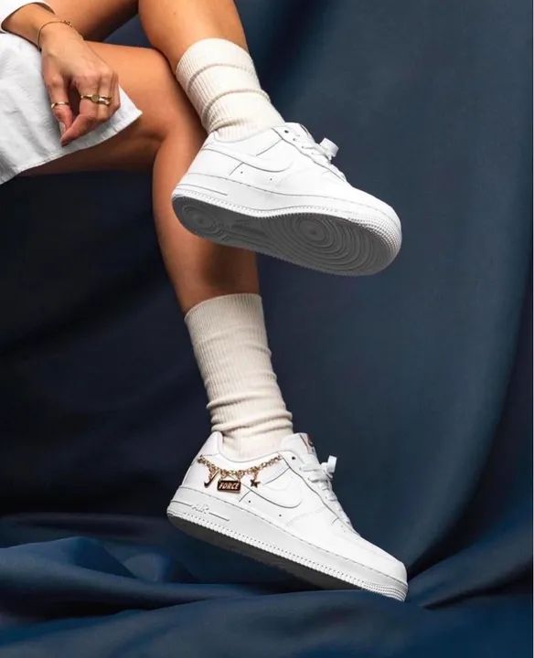 Tênis Air Force 1 Low ?Lucky Charms? Nike branco - Foto 2