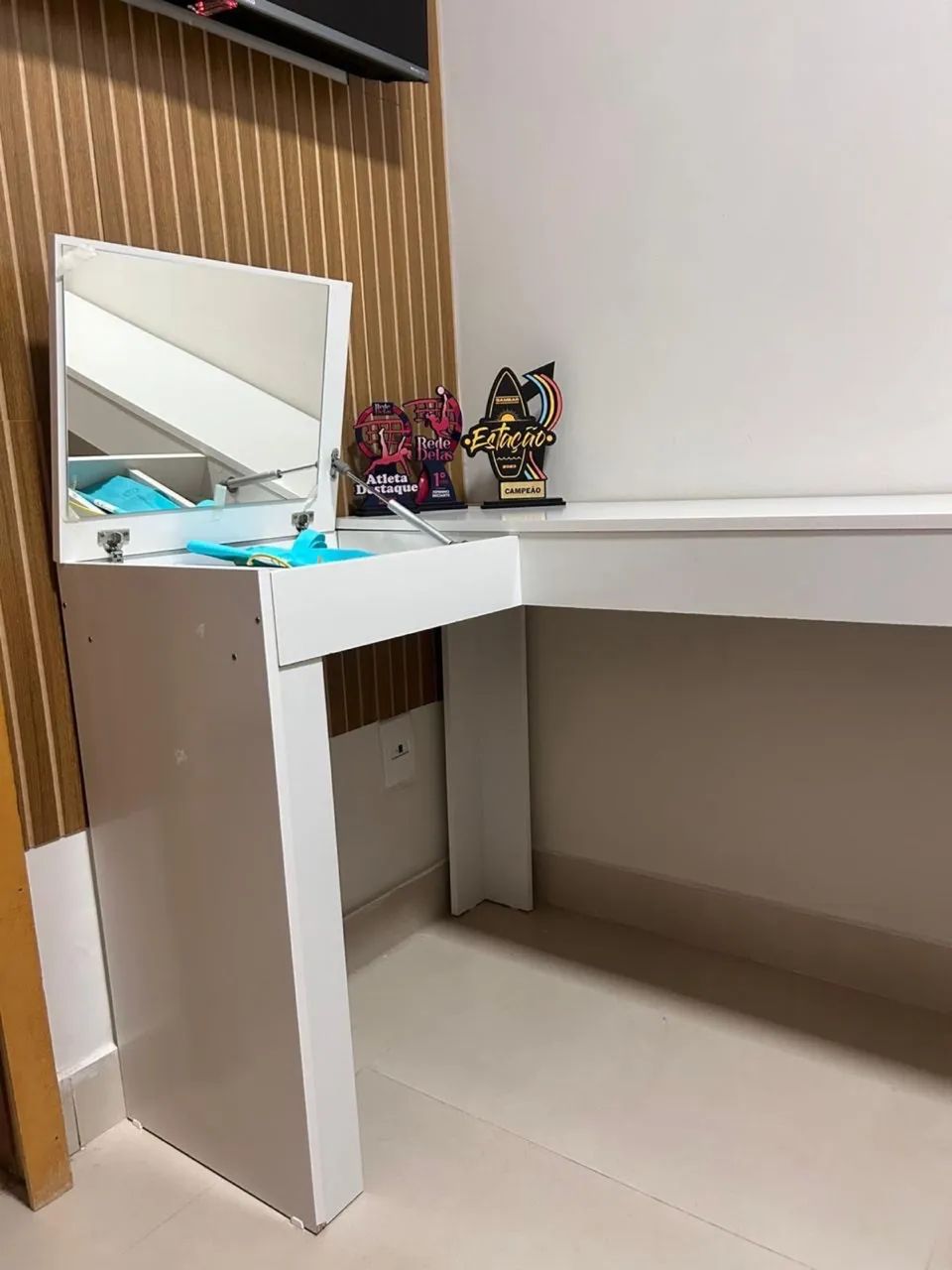 Desk with Mirror