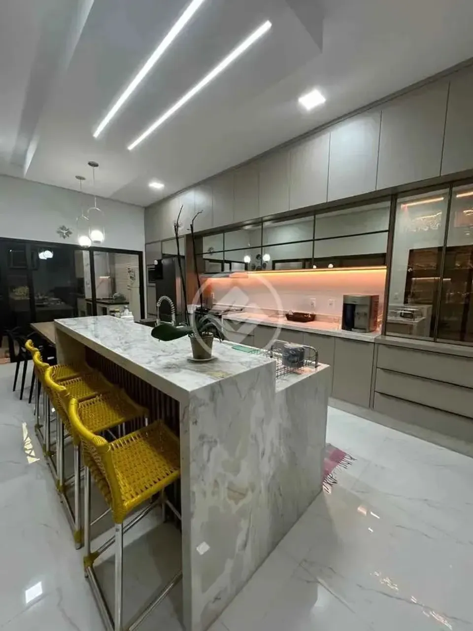 SOBRADO 4 QUARTOS, PORTEIRA FECHADA E ENERGIA SOLAR JARDIM BELO HORIZONTE SINOP-MT codigo: