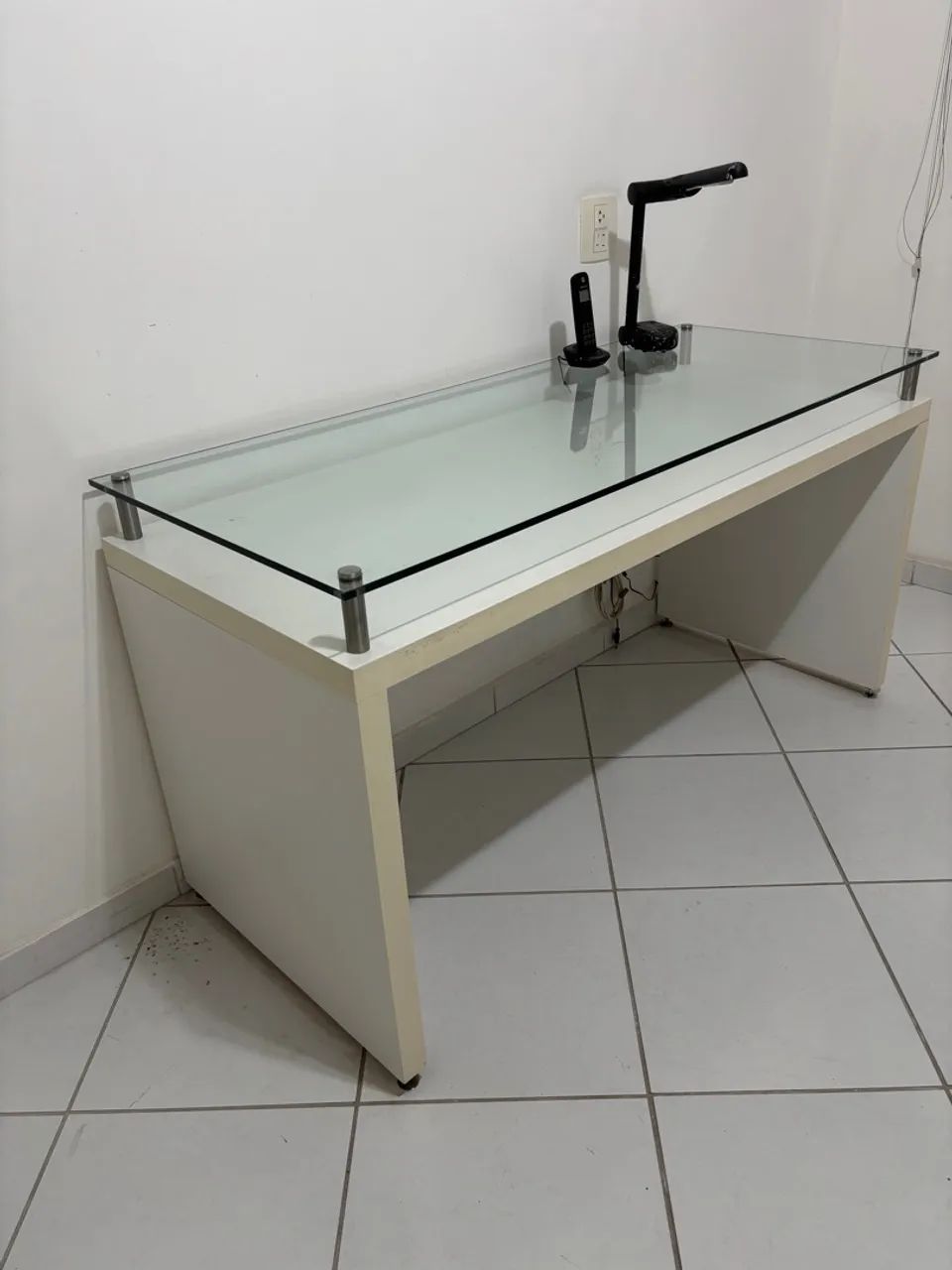 Escrivaninha com Tampo de Vidro e Design Moderno - Foto 3