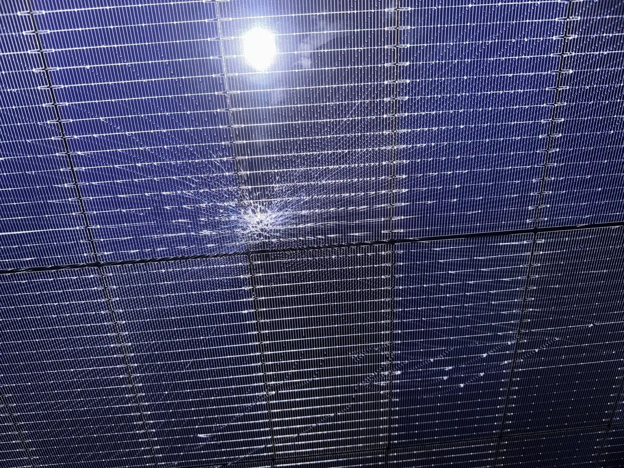 Painel Solar 700w Trincado