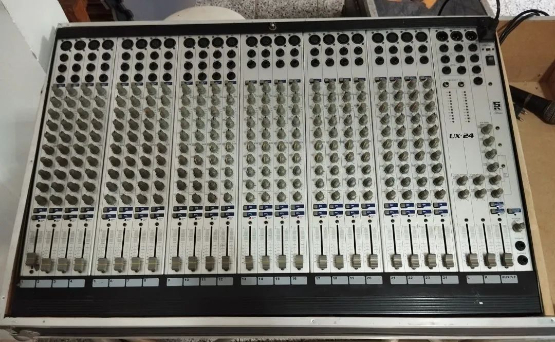 Mesa De Som Staner UX-24, R$1.600.00. *. - Foto 2
