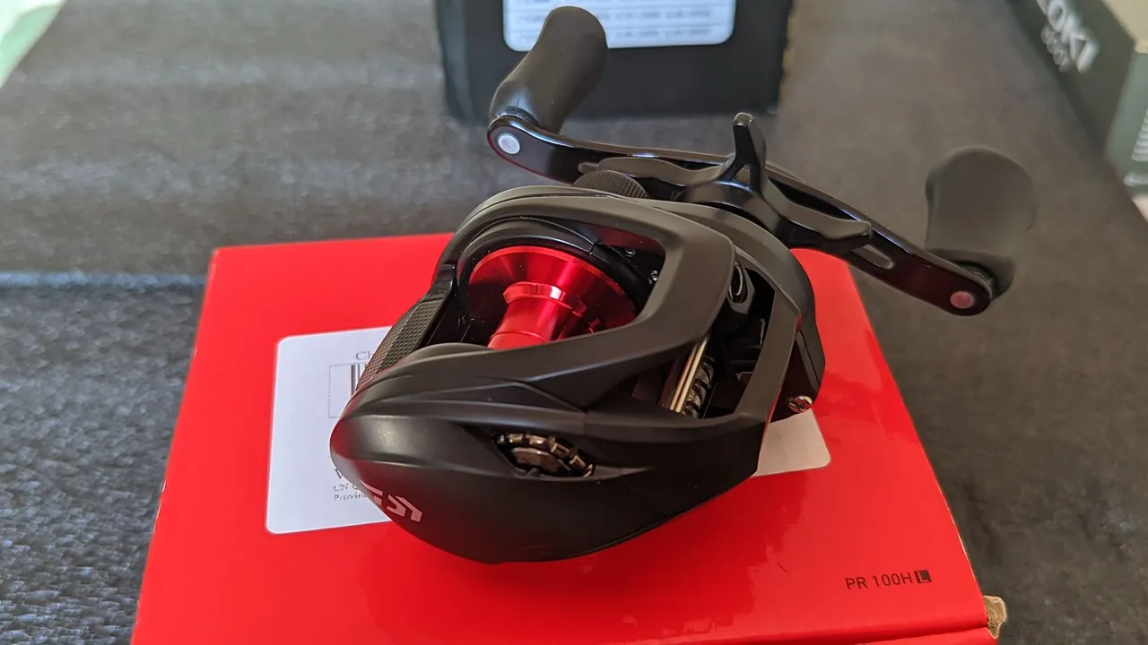 Carretilha Daiwa PR 100H - Pesca Esportiva