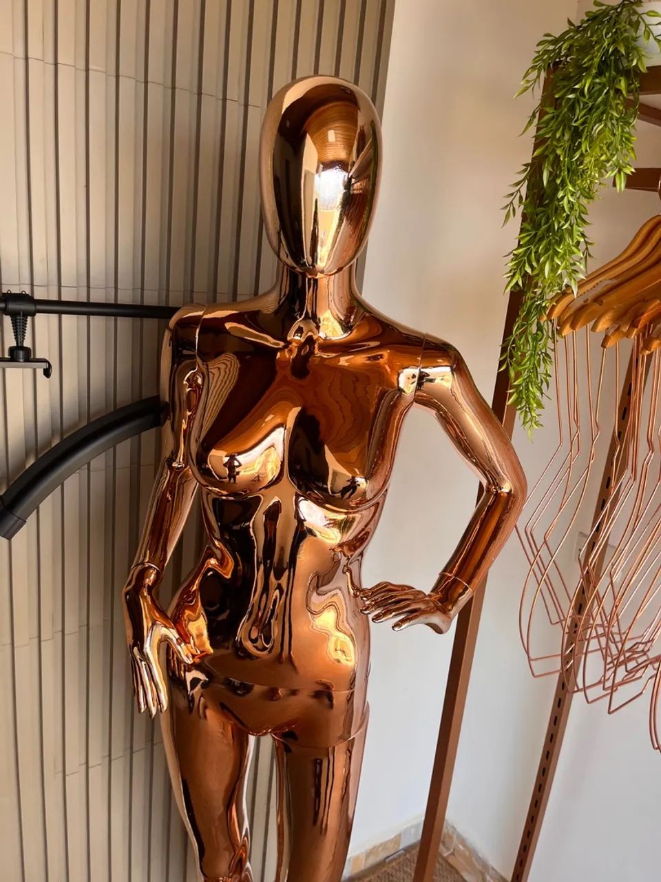 Manequim cromado Rose Gold  - Foto 3