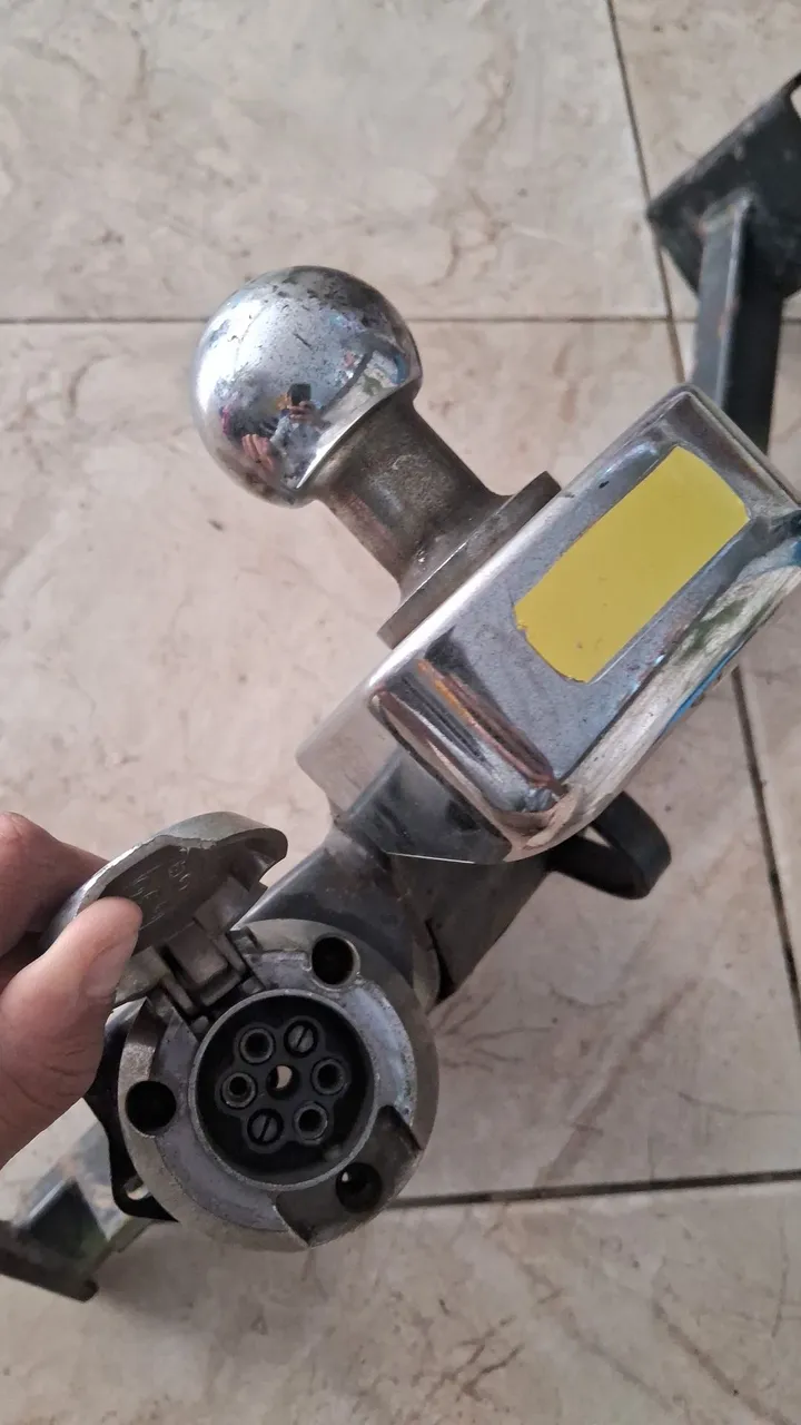 Engate para reboque com tomada 7 pinos