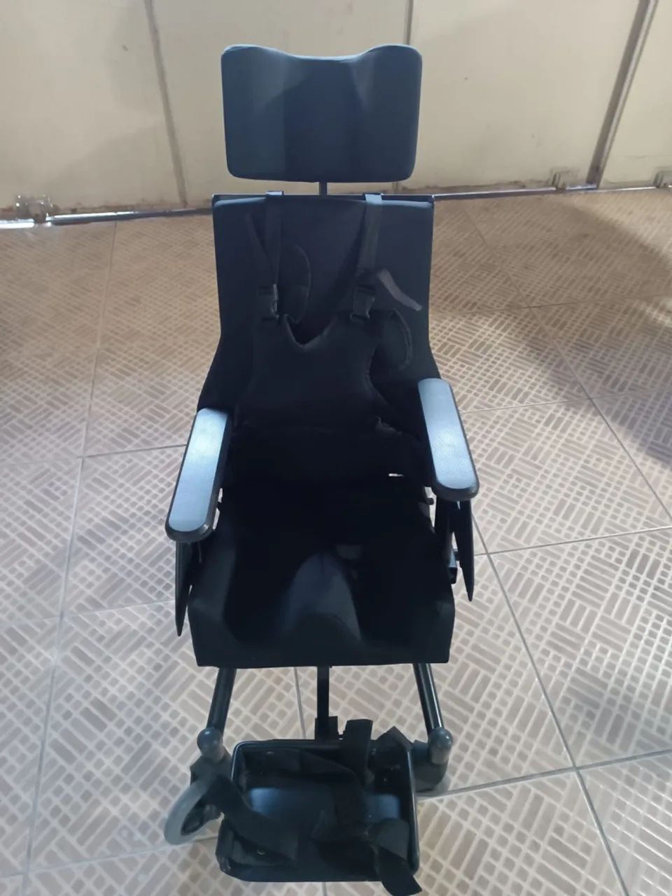 Cadeira de rodas especial ortomobill novinha