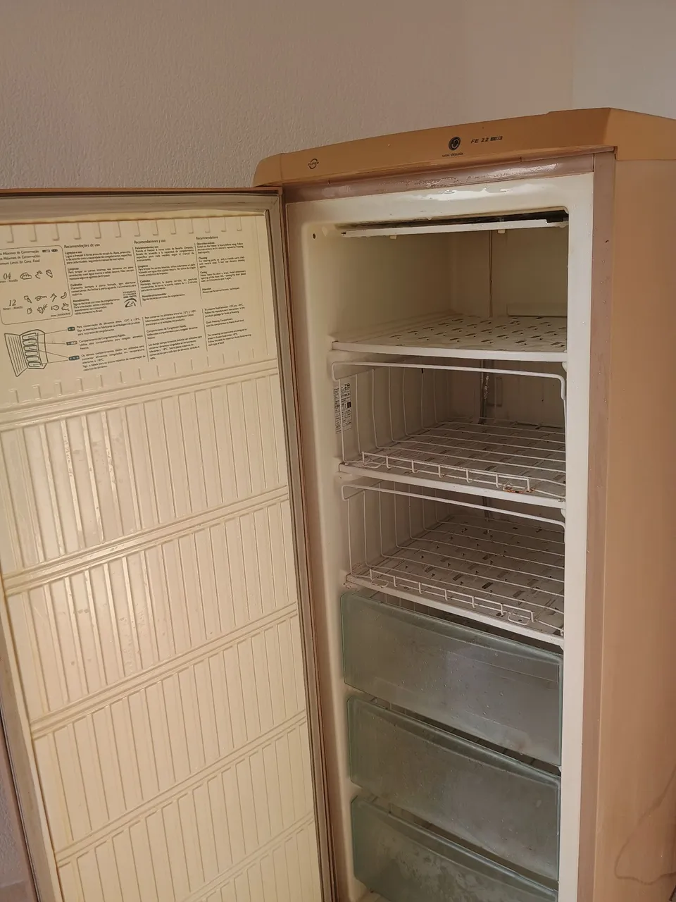 Freezer vertical FE22