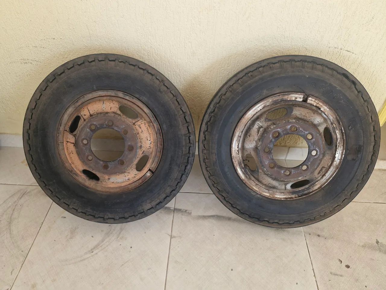 Rodas e pneus caminhão  - Foto 2